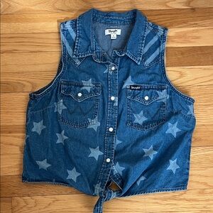 Wrangler women’s sleeveless snap front tie, denim, stars, and stripes shirt M